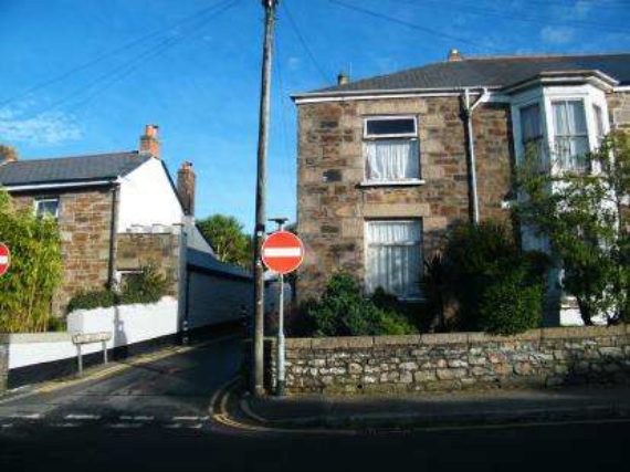 2 Bedroom End of Ter...